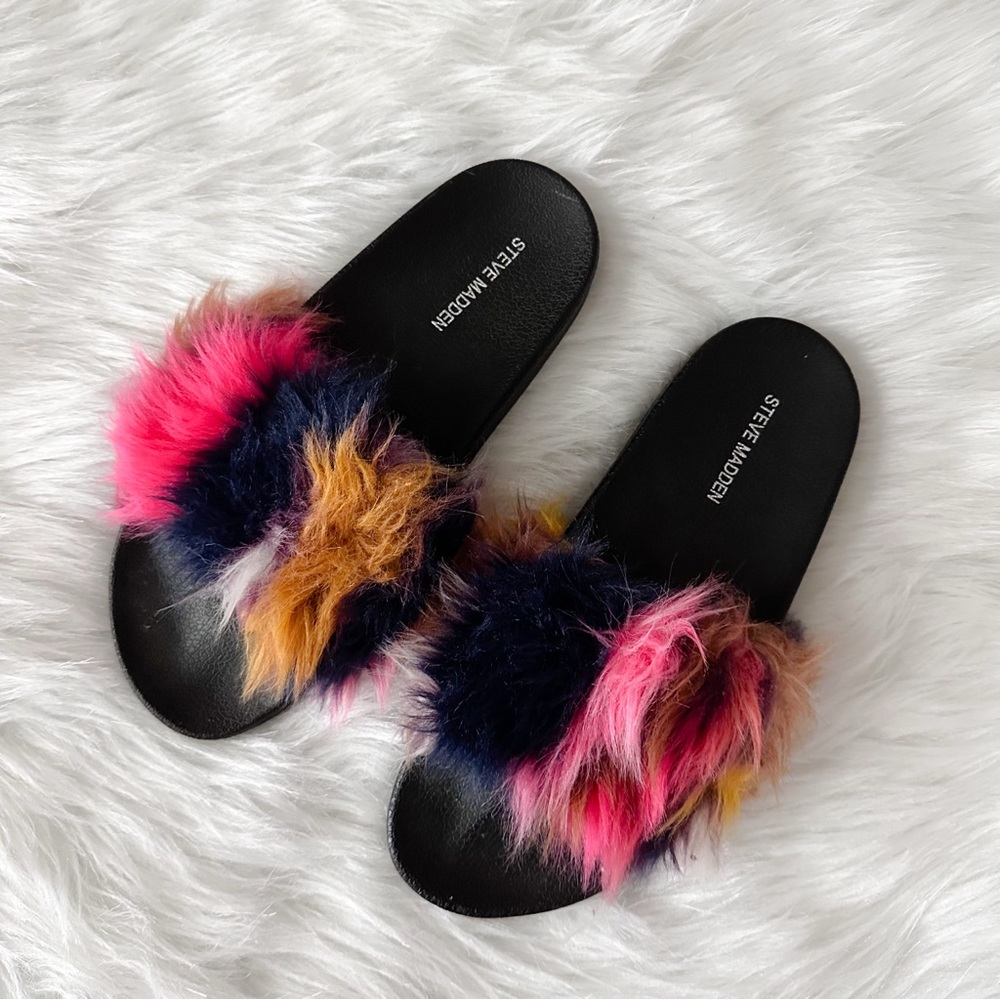 NWOT- Steve Madden Furry Slide Sandals